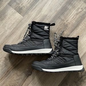 Like New! Sorel Whitney II Short Lace Snow Boots